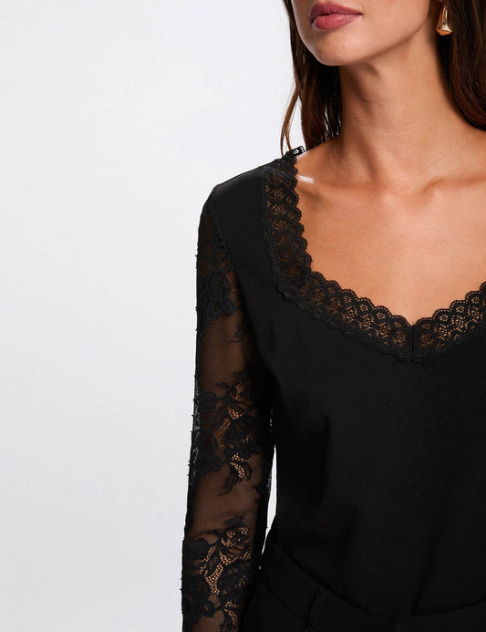 Kanten T-shirt met Hartvormige Halslijn