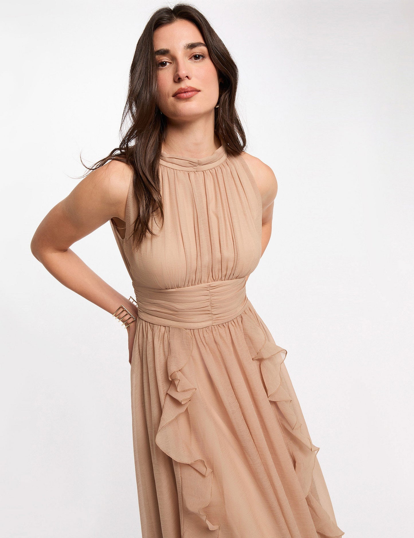 Lange Jurk met Hoge Hals en Volantdetails