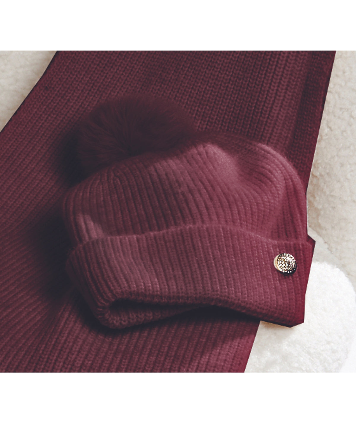 Gebreide Muts met Knoopdetails